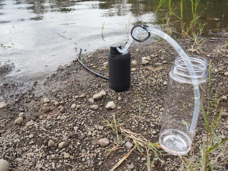 湖にて自動で取水中