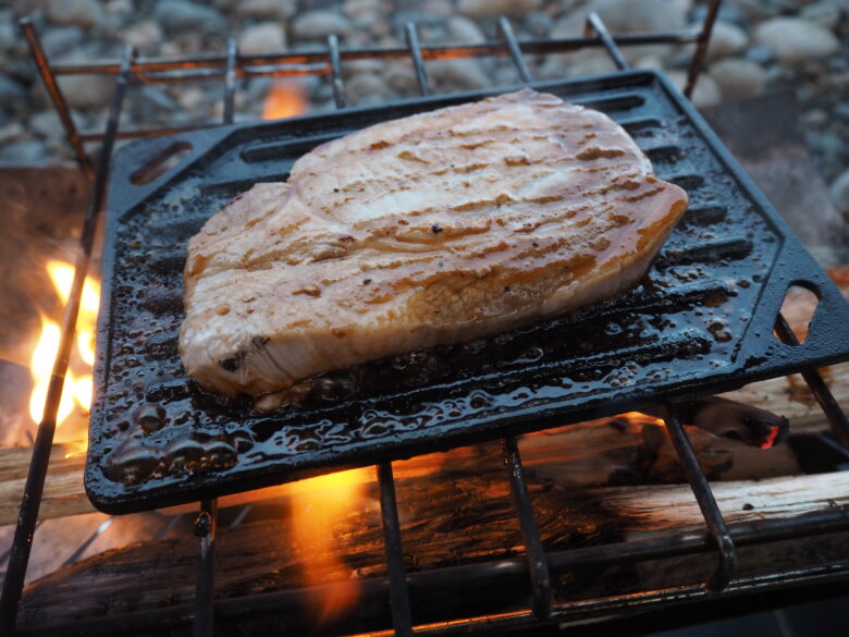 焚き火で豪快に焼きましょう！