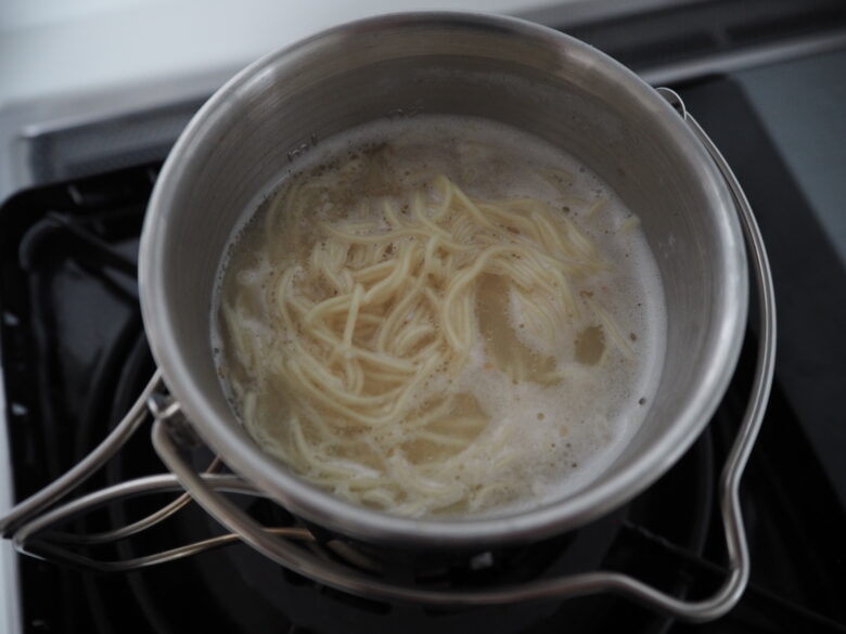 即席ラーメンもお手軽に作れます