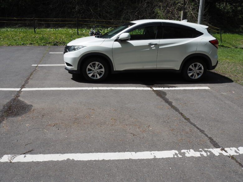 駐車場はすぐ隣で搬入もしやすい