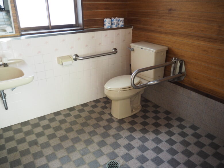 トイレは洋式で清潔感あり