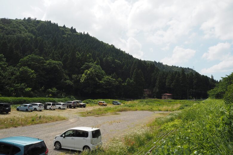 駐車場も広くて停めやすい
