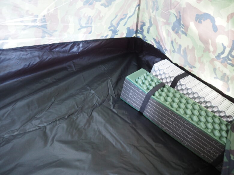 荷物を置いても余裕そう