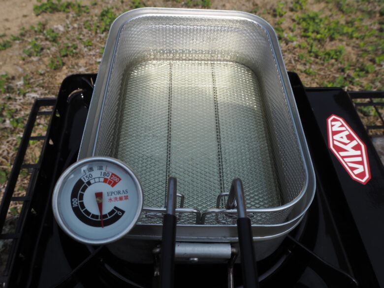 メスティンに食用油を投入した状態