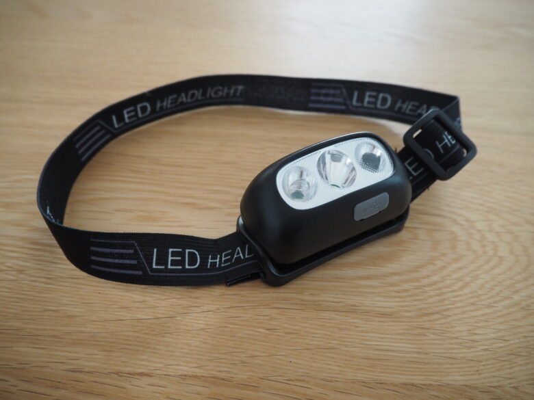 ダイソーの充電式LEDヘッドライト本体