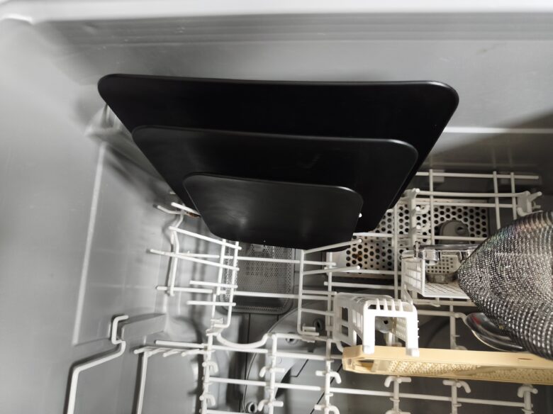 ダイソーの深月を食洗機に並べている状況