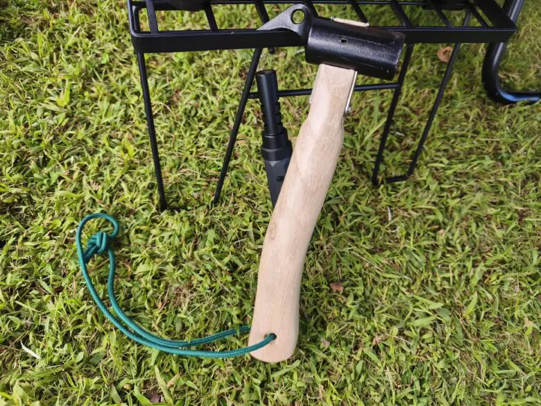 DCMのペグハンマーとスティックバーナーを並べている状況
